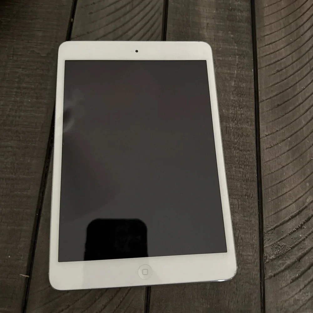Apple Tablet - White Frame
